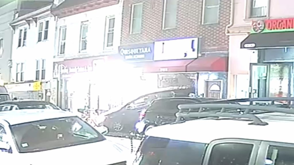 3 people injured after car slams into building, strikes pedestrians in Queens, NYC