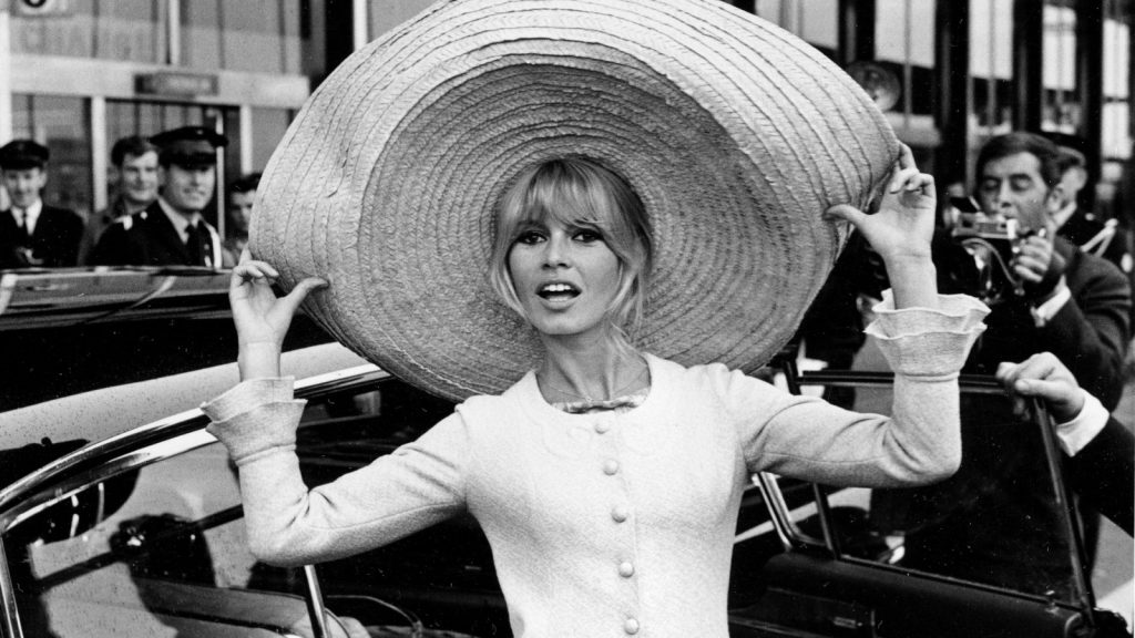 Brigitte Bardot, 1960s sultry sex symbol turned militant animal rights activist dies at 91, starred in ‘And God Created Woman’ Brigitte Bardot, 1960s sultry sex symbol turned militant animal rights activist dies at 91, starred in 'And God Created Woman'