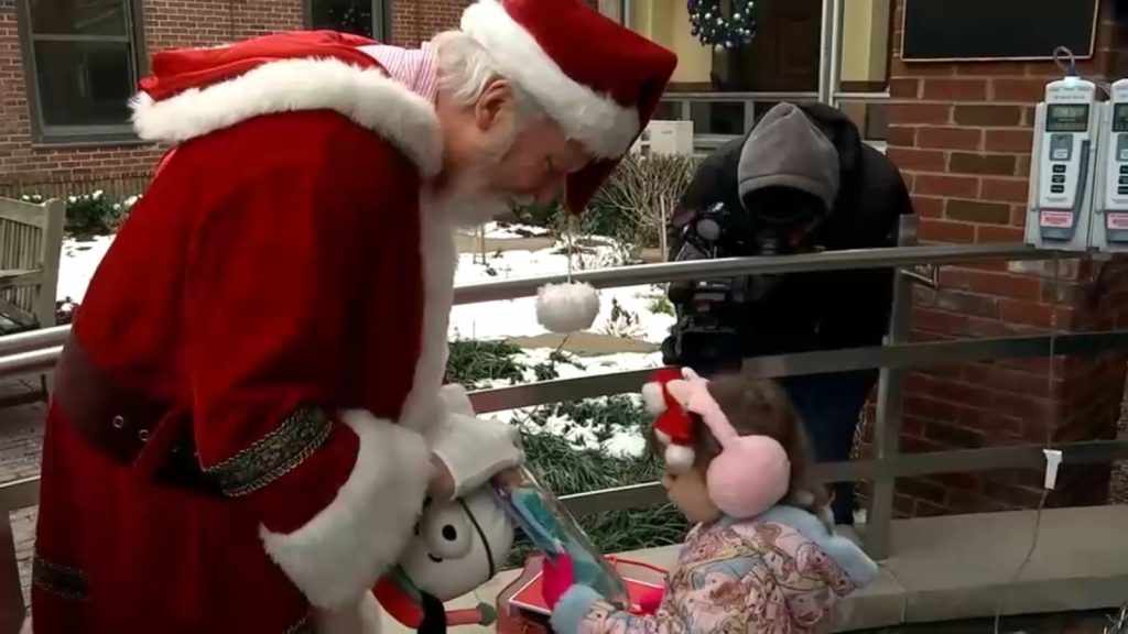 Man returns as Santa, delivers toys to sick kids after undergoing life-saving heart procedure in Mineola, NY Man returns as Santa, delivers toys to sick kids after undergoing life-saving heart procedure in Mineola, NY