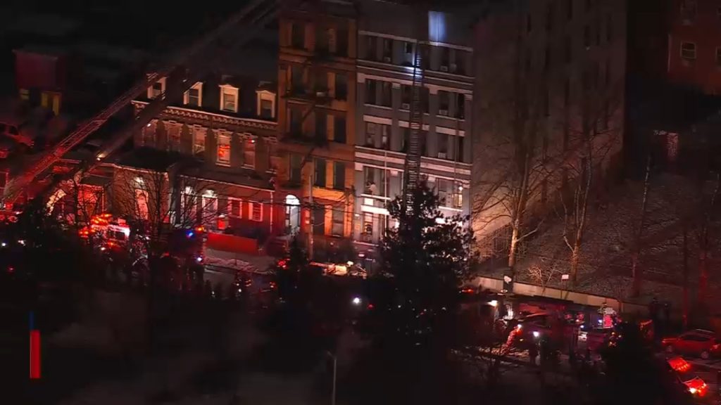 Mott Haven, Bronx apartment building fire injures 4 Mott Haven, Bronx apartment building fire injures 4
