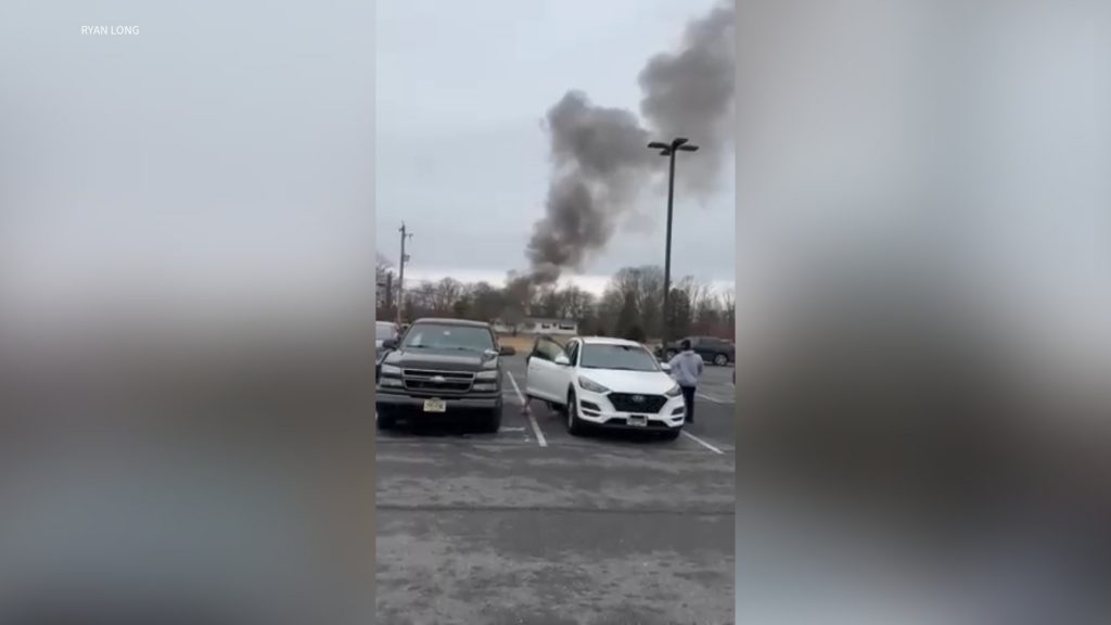 One dead after 2 helicopters crash mid-air in, New Jersey, Hammonton police say near Basin Road