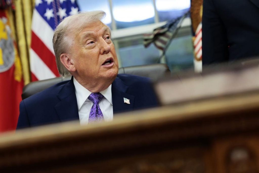 Trump leaning toward Kevin Warsh or Kevin Hassett to be next Fed chief: report