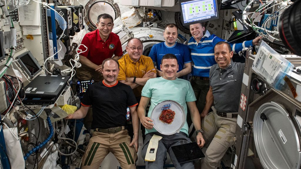 4 astronauts depart ISS, leaving behind just 3 crewmates to staff the orbiting lab