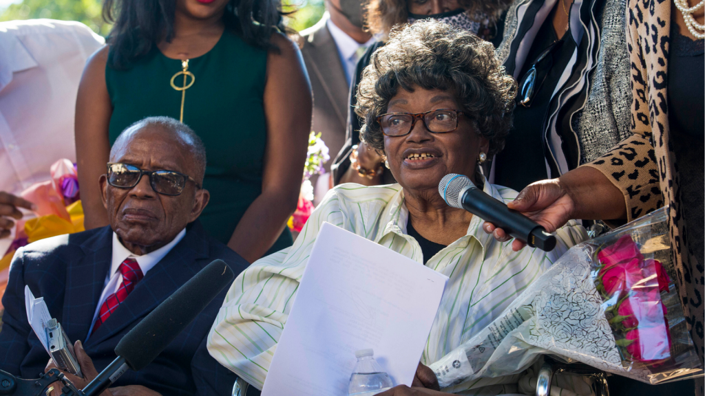 Claudette Colvin, who refused to move seats on a bus at start of civil rights movement, dies at 86