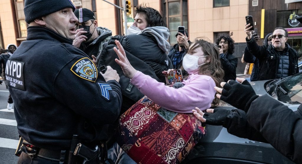 Manhattan prosecutors cut felony charges against ICE protest defendants