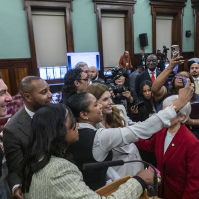 Menin namechecks many pals, but not Mamdani Menin namechecks many pals, but not Mamdani