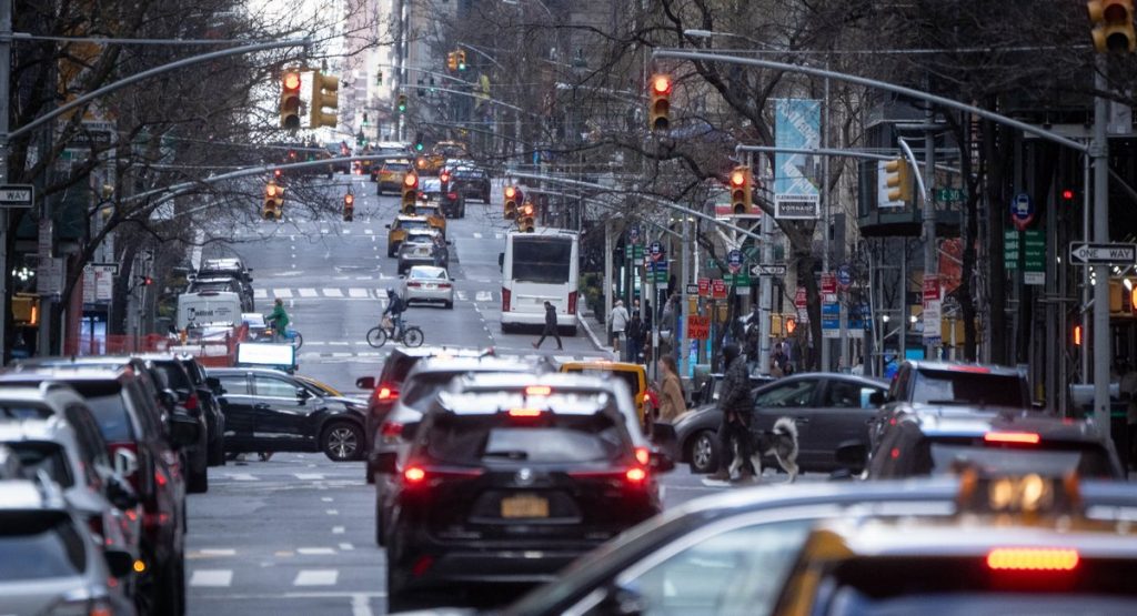 NYC to extend Madison Avenue bus lanes to speed up trips for nearly 100K riders NYC to extend Madison Avenue bus lanes to speed up trips for nearly 100K riders
