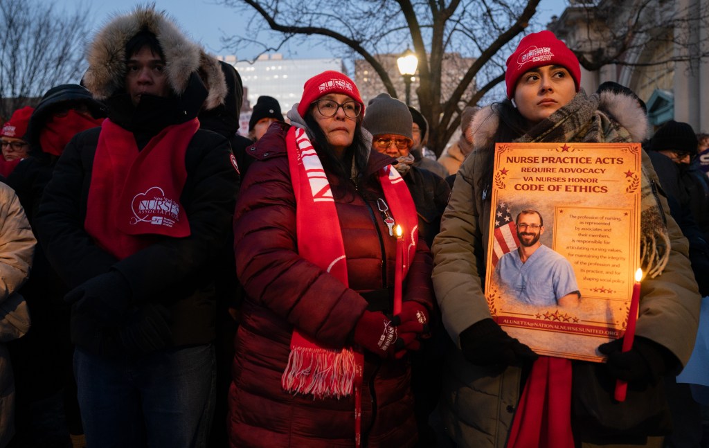 Vigil for Alex Pretti, ICE shooting victim, draws huge crowd at Manhattan’s VA Hospital Vigil for Alex Pretti, ICE shooting victim, draws huge crowd at Manhattan’s VA Hospital