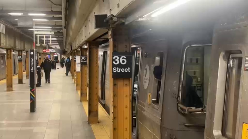 2 men found dead on separate subway trains