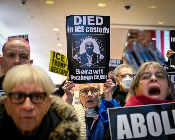 Anti-ICE protesters swarm Trump Tower in NYC, chant names of crackdown’s victims Anti-ICE protesters swarm Trump Tower in NYC, chant names of crackdown's victims