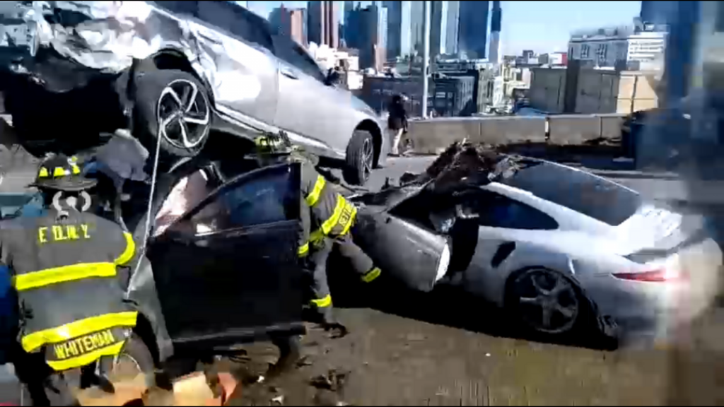 Cars piled up in multiple-vehicle crash on Long Island Expressway in Long Island City, Queens; 3 people injured