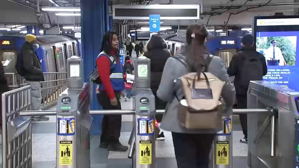 Hoboken PATH service resumes after track fire, smoke Hoboken PATH service resumes after track fire, smoke