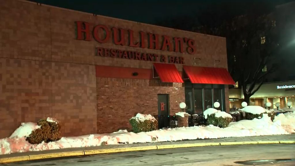 Houlihan’s in Secaucus, NJ evacuated after ceiling buckles under weight of snow on the roof Houlihan's in Secaucus, NJ evacuated after ceiling buckles under weight of snow on the roof