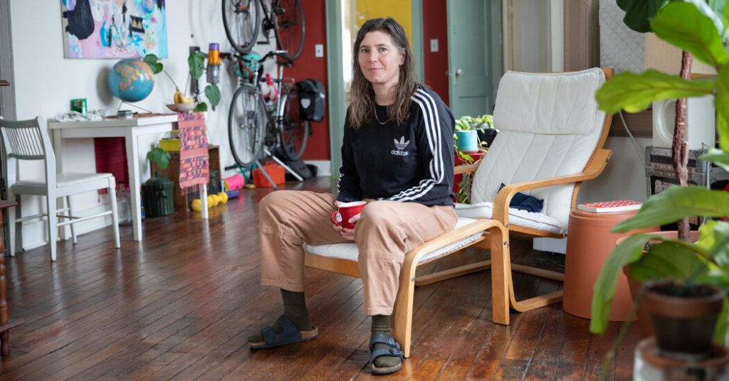 How a Parks Worker Lives on $37,500 in Tompkinsville, Staten Island How a Parks Worker Lives on $37,500 in Tompkinsville, Staten Island