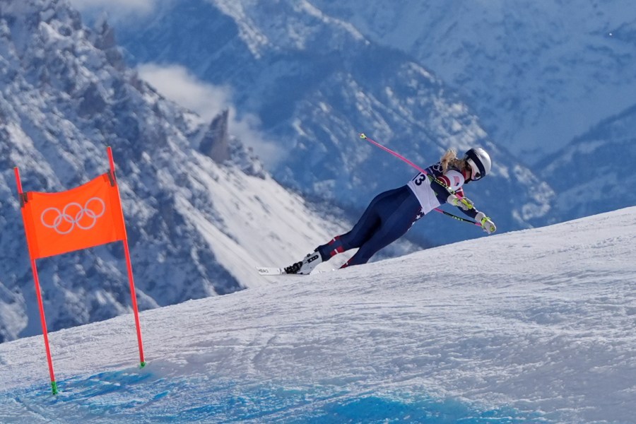 Lindsey Vonn crashes early in Olympic downhill, taken off the mountain in a helicopter Lindsey Vonn crashes early in Olympic downhill, taken off the mountain in a helicopter