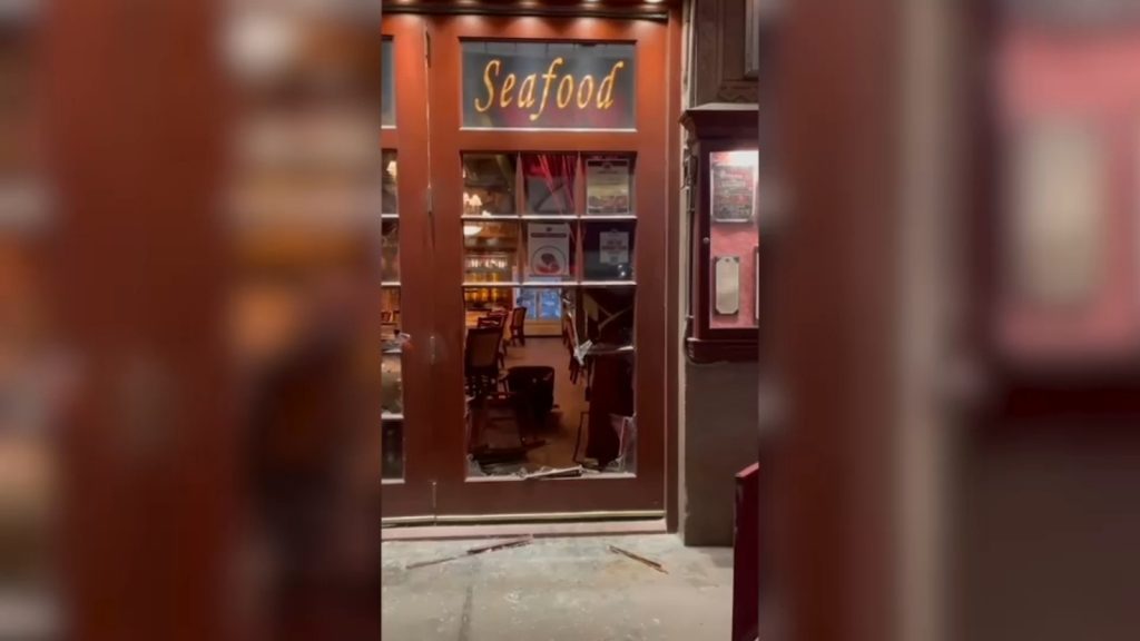 Man on violent rampage breaks into Midtown steakhouse, hotel and 7-Eleven Man on violent rampage breaks into Midtown steakhouse, hotel and 7-Eleven