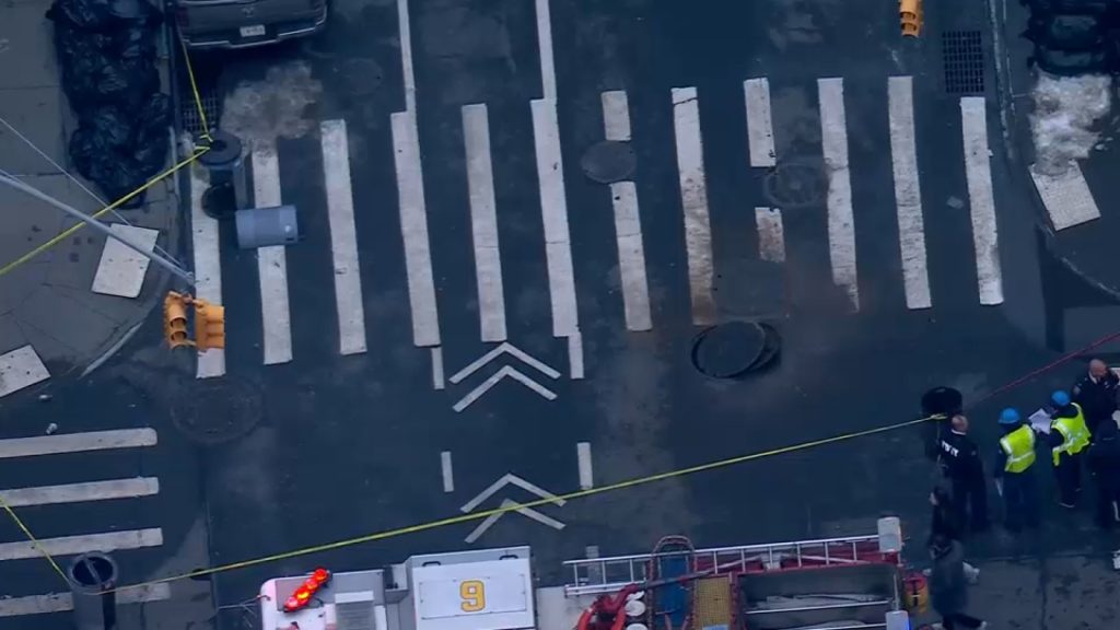 Manhole explosions in Tribeca leaves 3 people injured in Tribeca, officials say Manhole explosions in Tribeca leaves 3 people injured in Tribeca, officials say