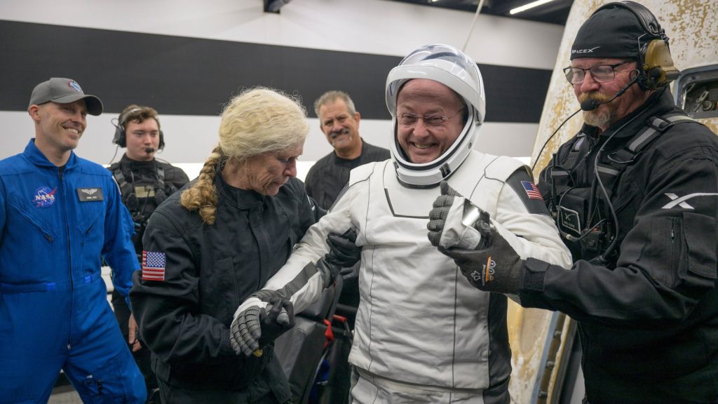 NASA’s Mike Fincke identifies himself as the ailing astronaut who prompted space station evacuation NASA's Mike Fincke identifies himself as the ailing astronaut who prompted space station evacuation