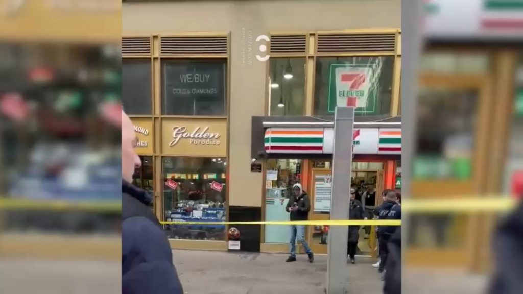 NYPD search for suspect after man killed in shooting inside Midtown 7-Eleven in Manhattan, NYC