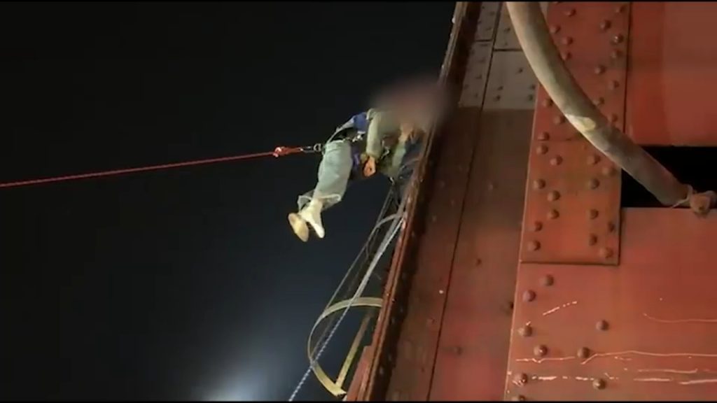 Queensboro Bridge rescue: 15-year-old charged in connection to apparent social media stunt that led to rescue Teenager rescued from Queensboro bridge after social media stunt went wrong