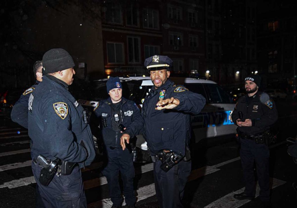 Bronx stabbing suspect bashes cop’s head with blunt object during arrest attempt at subway station: NYPD