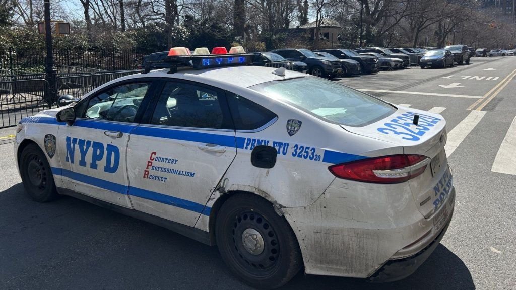 Carl Schurz Park near Gracie Mansion closed due to suspicious package on Upper East Side