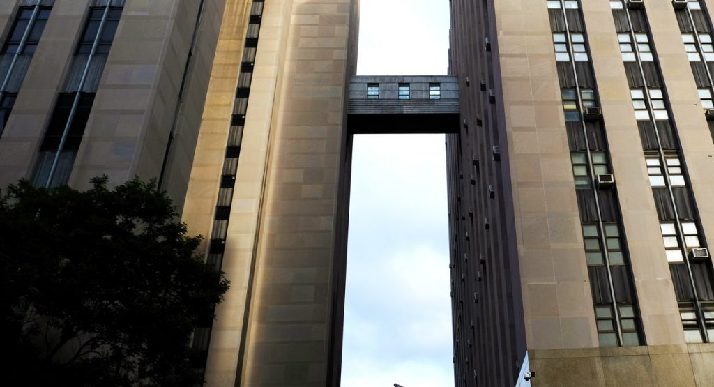 Harlem man dies in custody after shoplifting arrest, NYPD and court records say