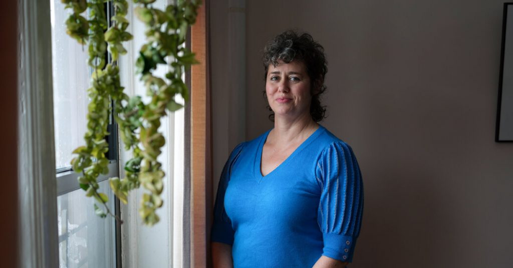 How a Choreographer Lives on $55,000 in Kensington, Brooklyn How a Choreographer Lives on $55,000 in Kensington, Brooklyn