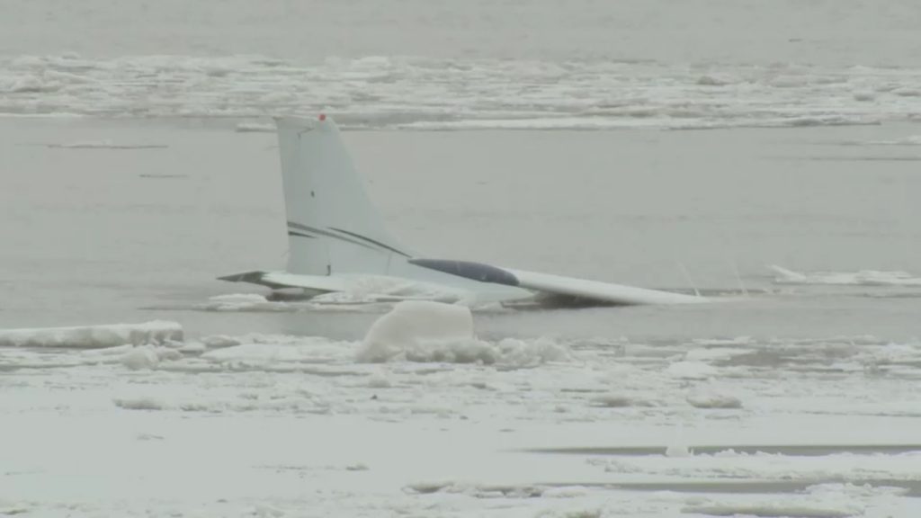Hudson River plane crash: Flight instructor, student swim to shore after landing in icy water in Newburgh, Orange County Hudson River plane crash: Flight instructor, student swim to shore after landing in icy water in Newburgh, Orange County
