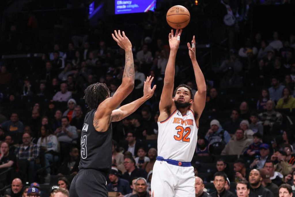 Karl-Anthony Towns’ double-double helps Knicks hold off Nets for fifth-straight win despite a family emergency