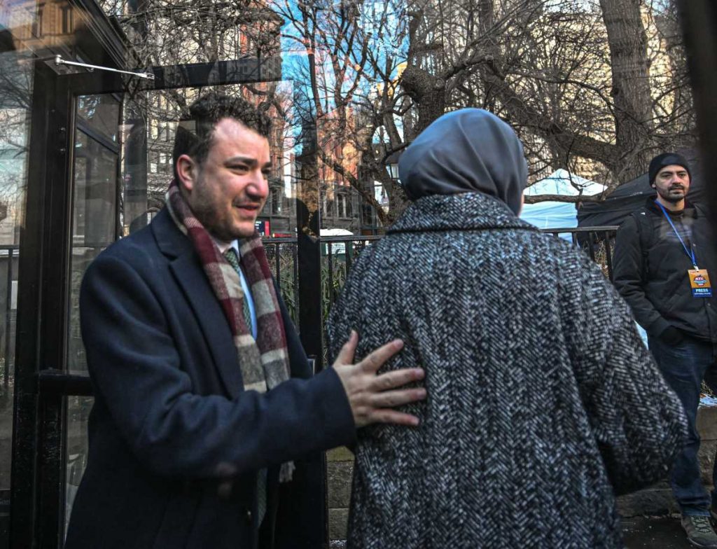 Mamdani hosts pro-Palestinian activist Mahoud Khalil for dinner; no invite to NYPD officers who thwarted terror attack