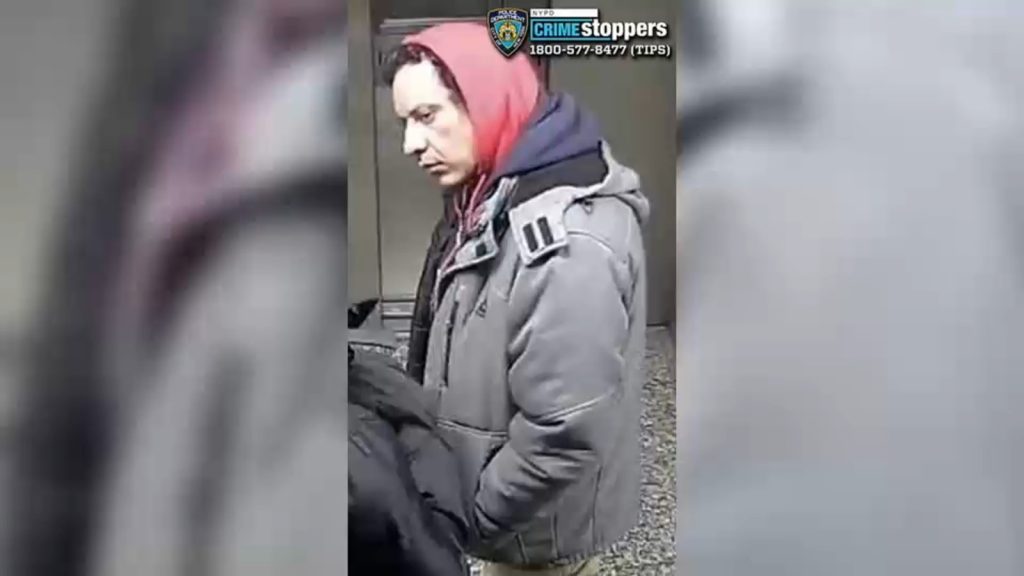 NYPD searching for suspect who pushed 2 men onto subway tracks at Lexington Ave and 63rd St station on Upper East Side