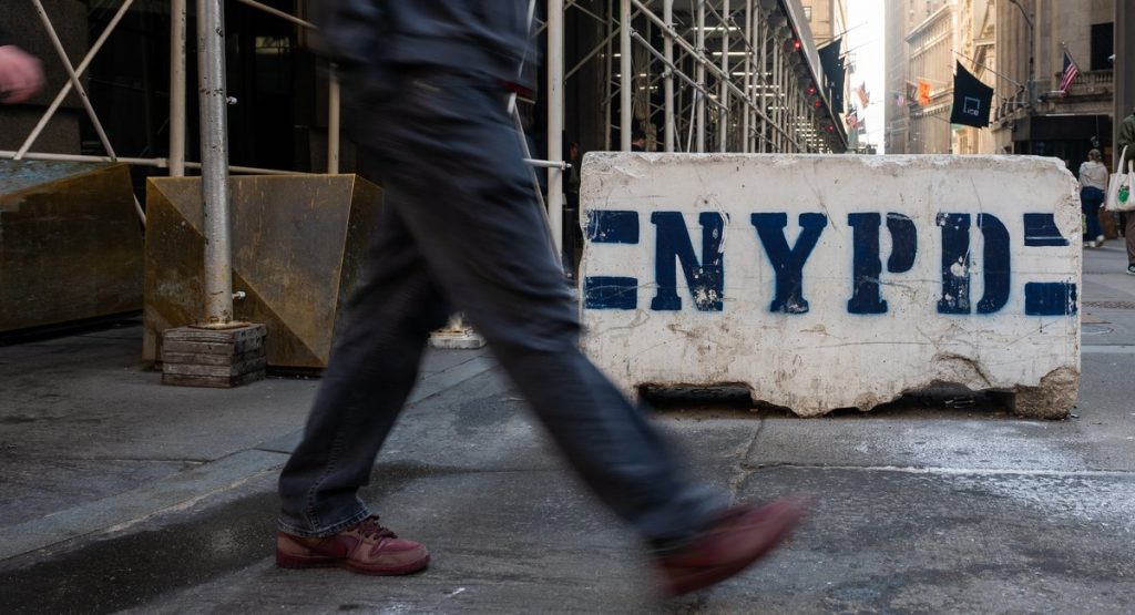 Off-duty NYPD officer shoots, critically injures man in Bronx, police say