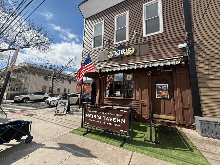 Queens small businesses push for stronger safety measures after attempted robberies Queens small businesses push for stronger safety measures after attempted robberies