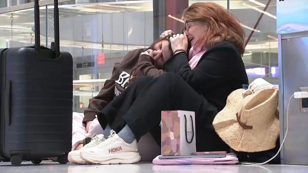 Severe weather cancels hundreds of flights at LaGuardia, JFK, Newark airports amid partial government shutdown