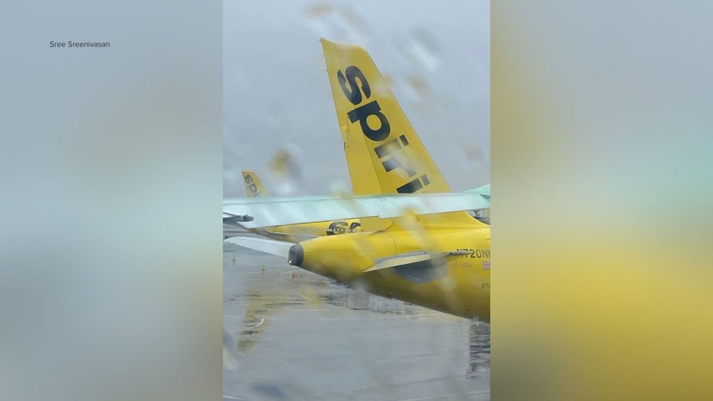 Singapore Airlines plane clips wing with Spirit flight at Newark Airport in NJ