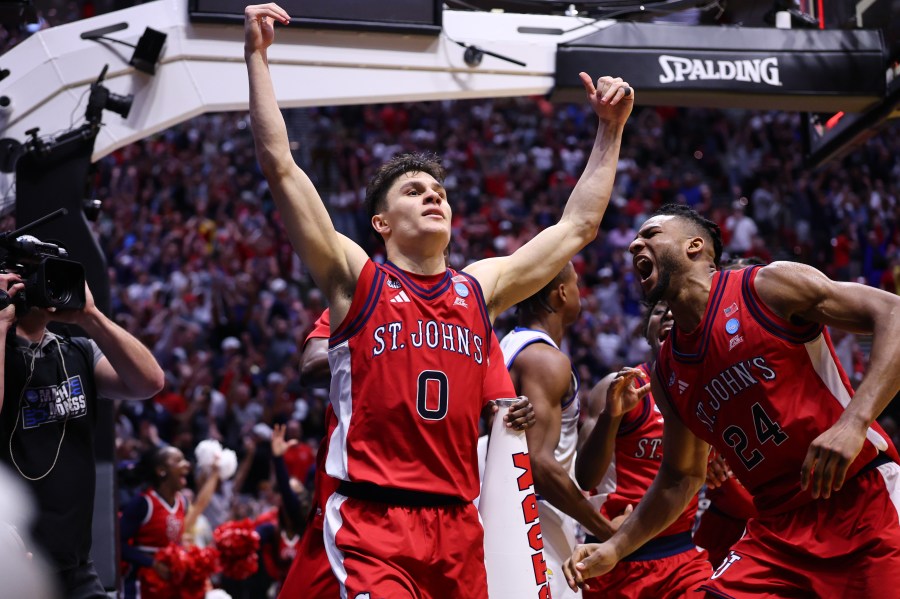 St. John's advances to Sweet 16 on buzzer-beater to beat Kansas St. John's advances to Sweet 16 on buzzer-beater to beat Kansas