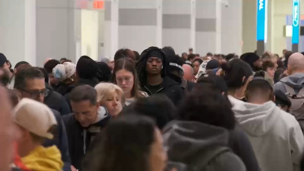 TSA pay not yet back to normal, long lines at some airports, like LaGuardia, remain