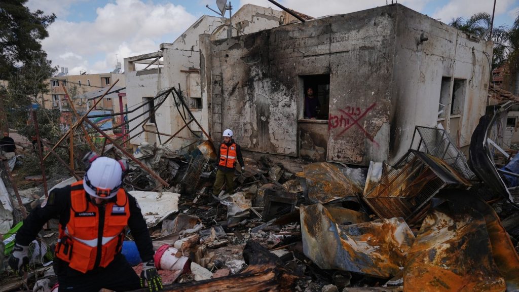 US and Iran trade threats of expanding war after strikes near Israeli areas tied to nuclear sites US and Iran trade threats of expanding war after strikes near Israeli areas tied to nuclear sites