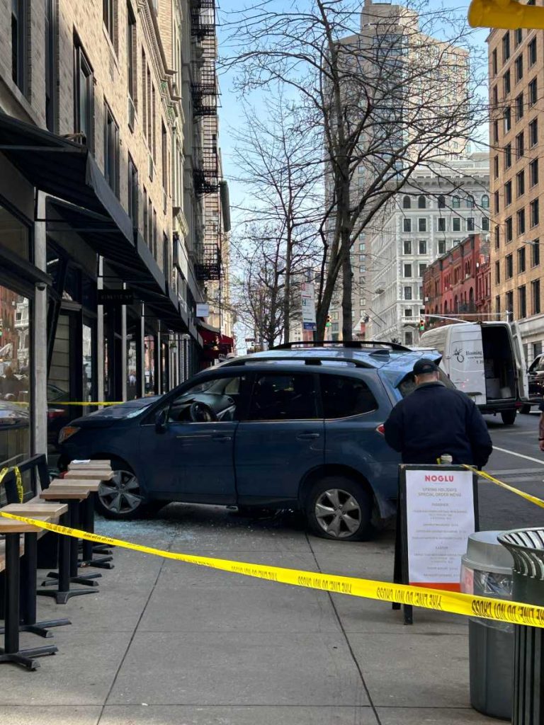 Vehicle crashs into Upper West Side jewelry store; driver hospitalized