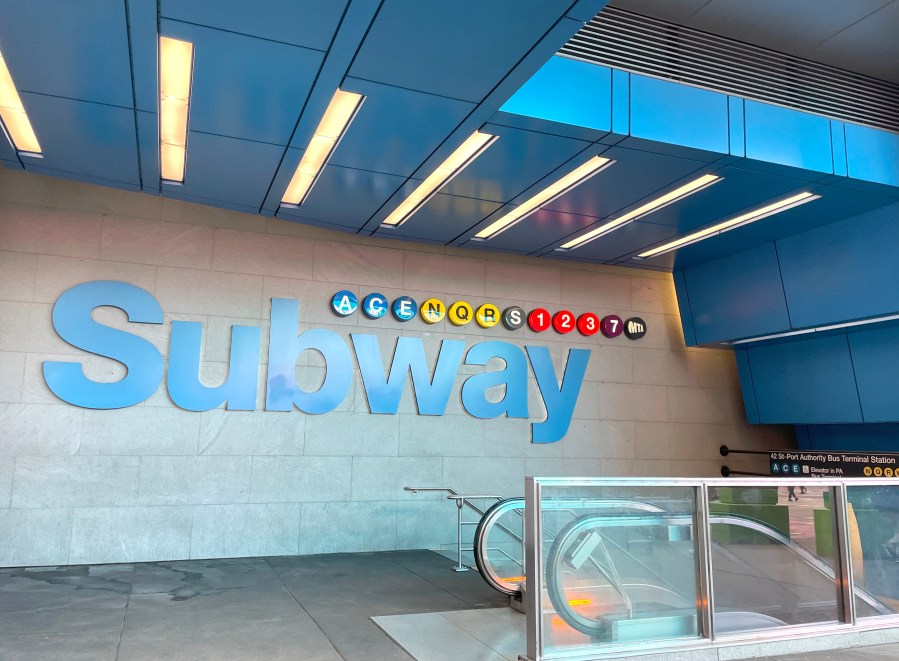 Woman stabbed, good Samaritan slashed in Queens subway station: sources Woman stabbed, good Samaritan slashed in Queens subway station: sources