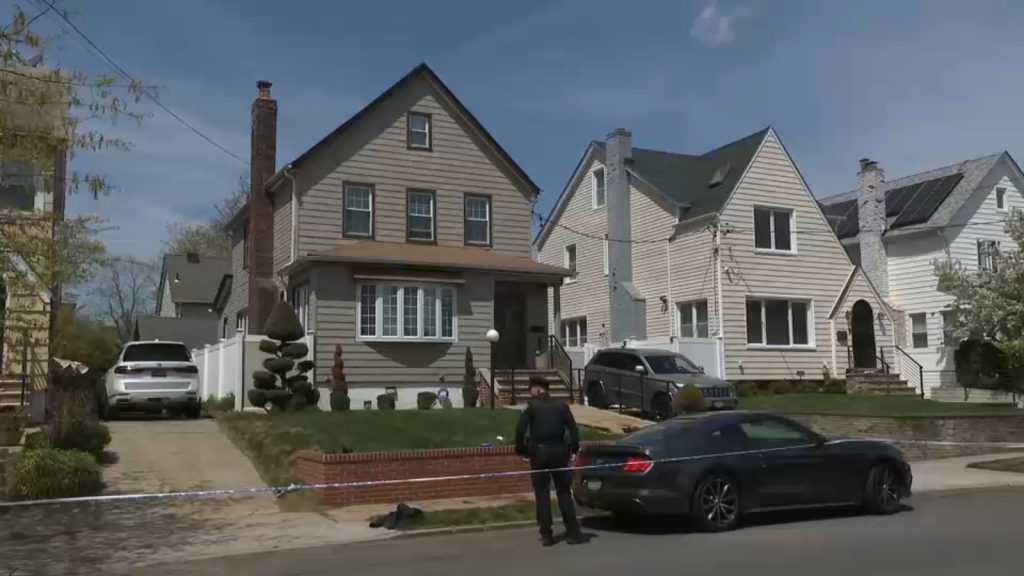 3 stabbed outside Laurelton, Queens home in dispute over French bulldog peeing on lawn