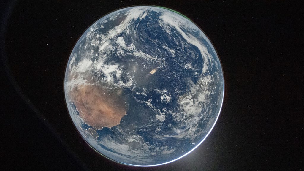 Artemis II's moonbound astronauts capture Earth's brilliant blue beauty as they leave it behind