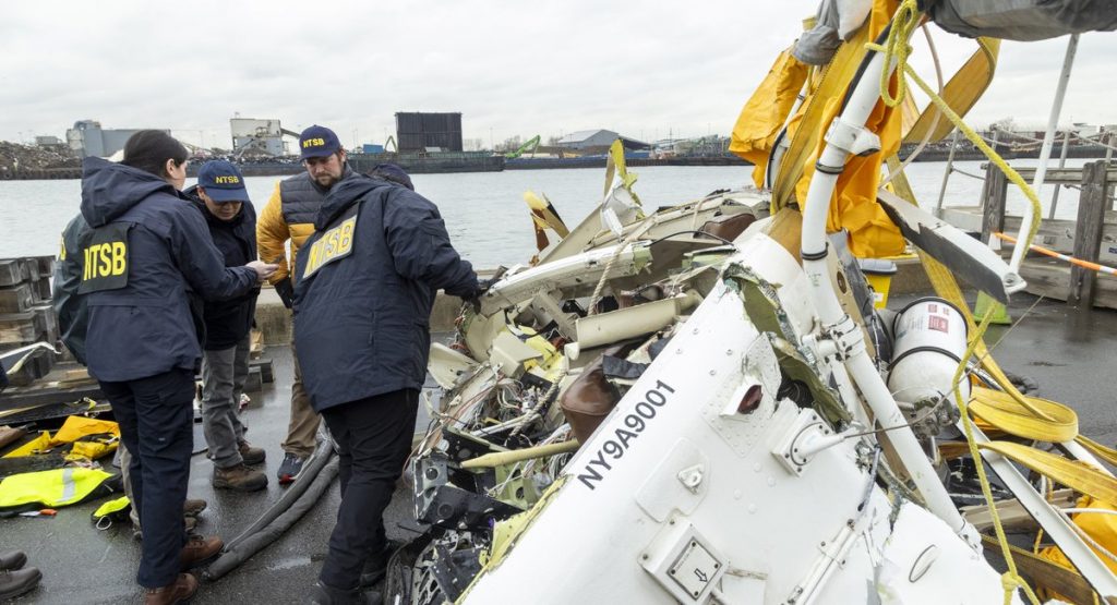 NY lawmakers seek boost to helicopter safety 1 year after Hudson River crash