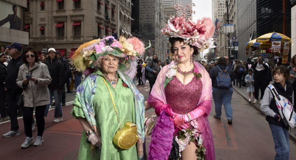 NYC’s Easter Bonnet Festival draws huge crowd despite a drizzly weather NYC’s Easter Bonnet Festival draws huge crowd despite a drizzly weather