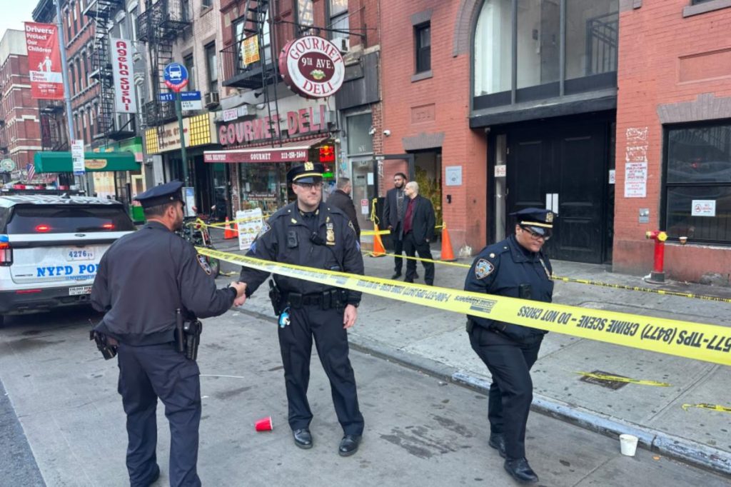 One dead, another injured in stabbing outside Manhattan homeless shelter; no arrest made