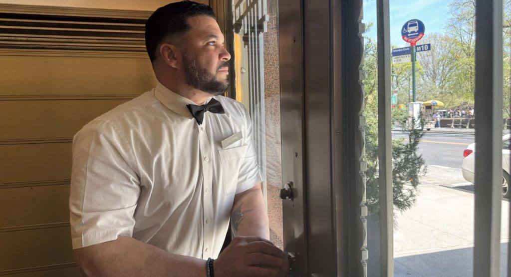 Open your own doors? NYC building workers vote to authorize strike. Open your own doors? NYC building workers vote to authorize strike.