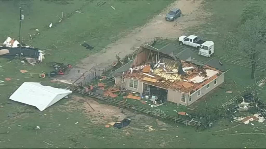 Tornadoes in northern Texas leave at least 2 dead and destroy multiple homes, authorities say