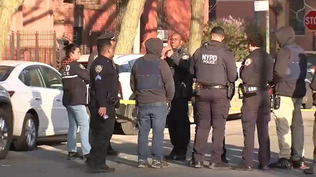 Upper West Side deadly shooting: 33-year-old man shot to death; suspect flees on moped Upper West Side deadly shooting: 33-year-old man shot to death; suspect flees on moped
