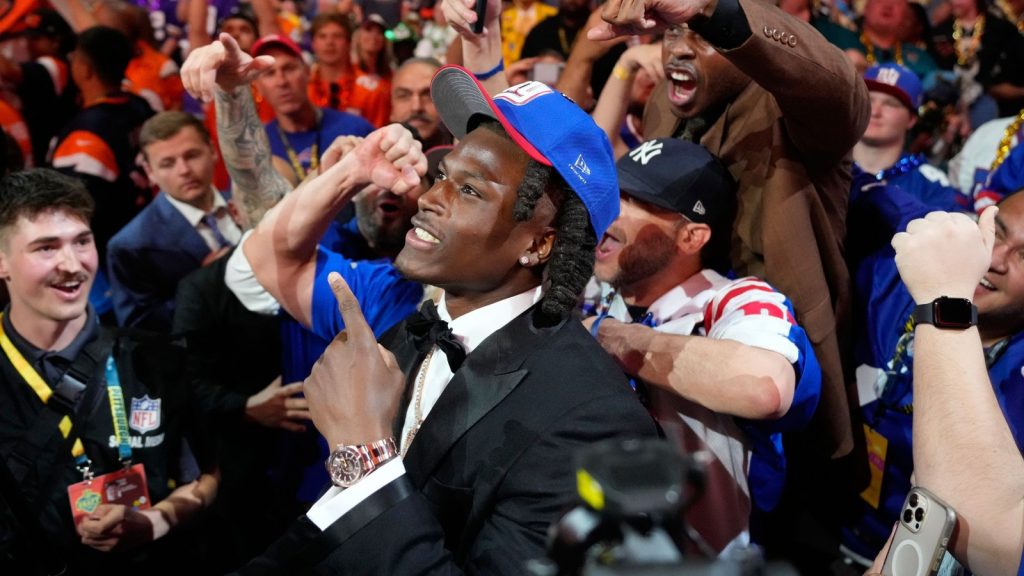 Who will the New York Jets and Giants take in round 2 of the NFL Draft